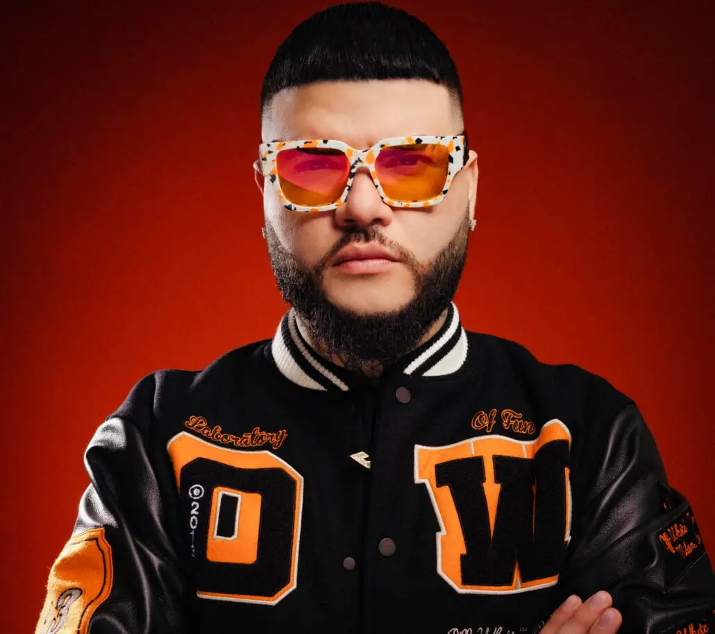 Farruko estrena un álbum 'CVRBON VRMOR' | LosMocanos.com